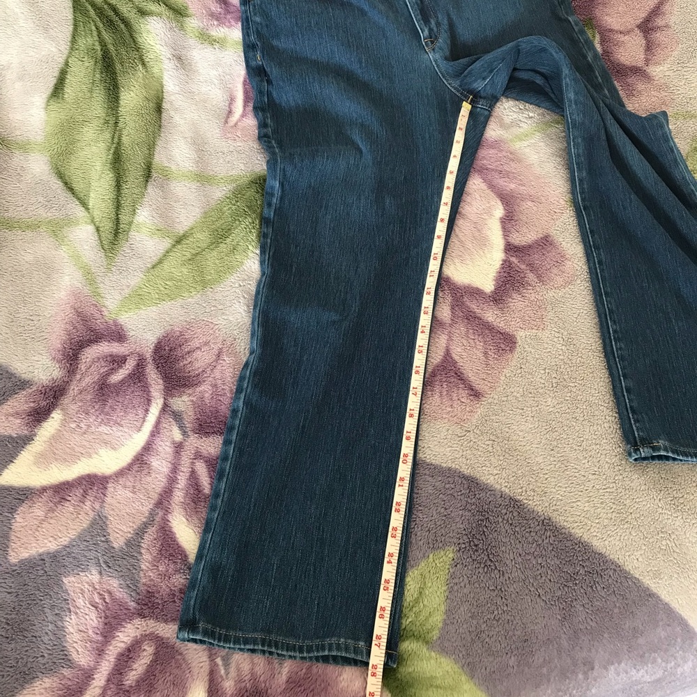 L.L. Bean Women’s Petite Jeans 👖 - Picture 12 of 14
